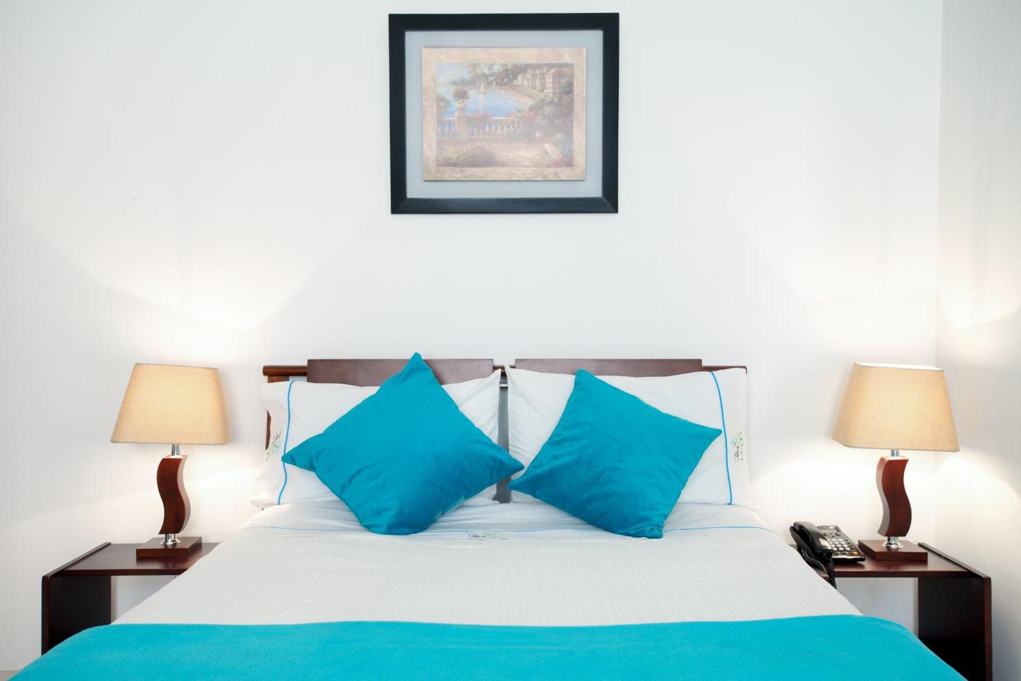 Hotel Puerto Bahia Сан Хил Екстериор снимка