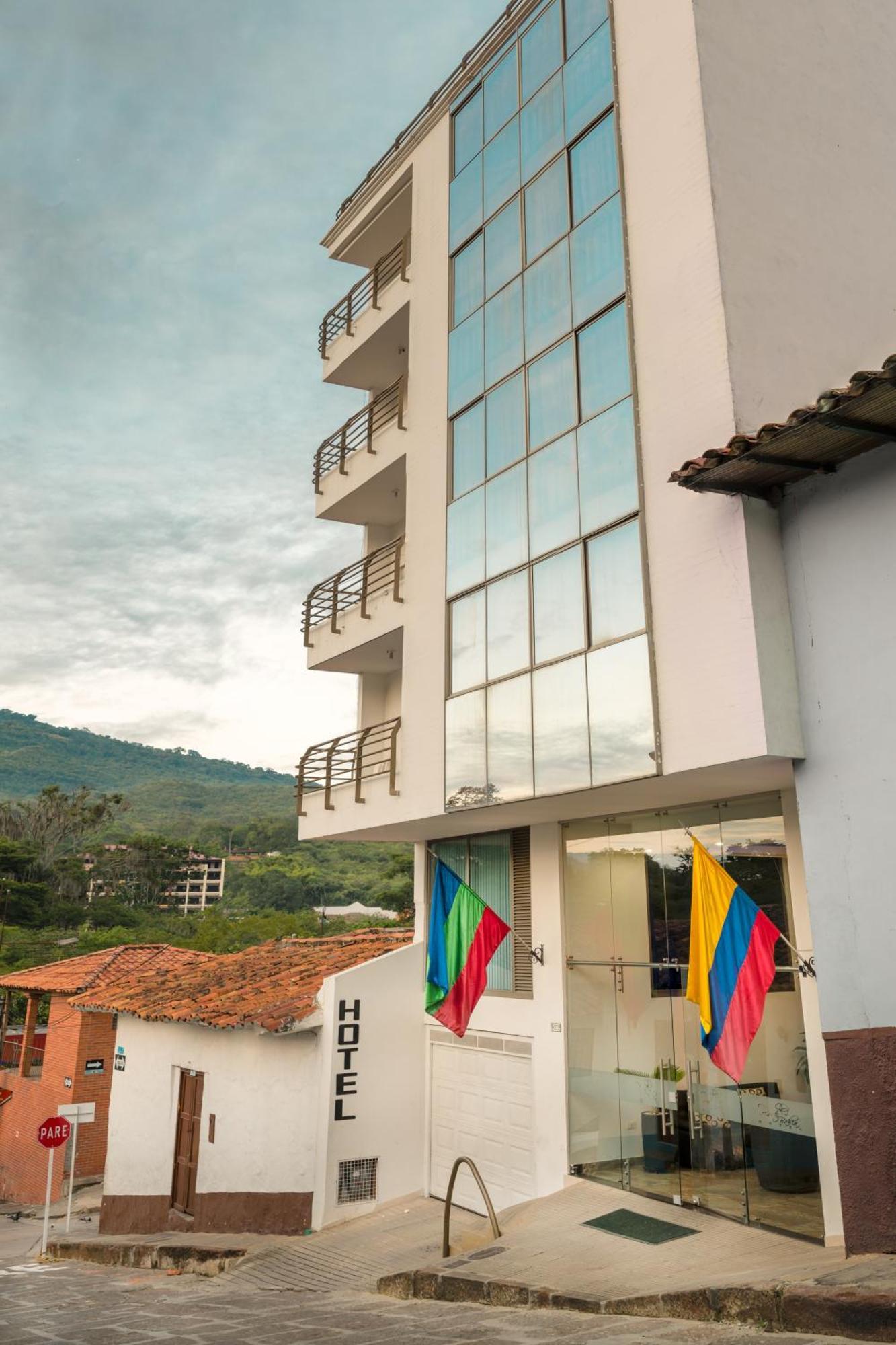 Hotel Puerto Bahia Сан Хил Екстериор снимка