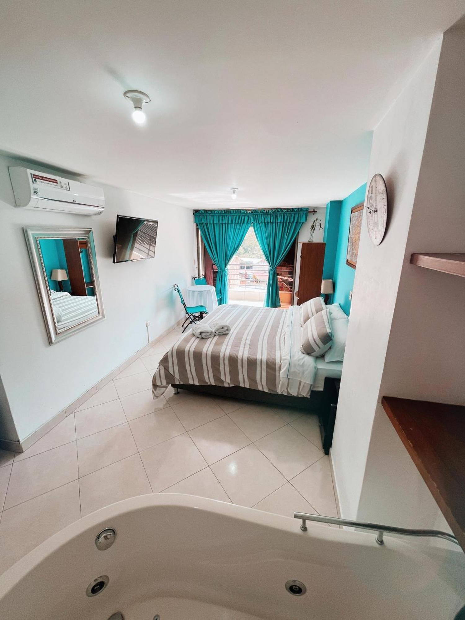 Hotel Puerto Bahia Сан Хил Екстериор снимка