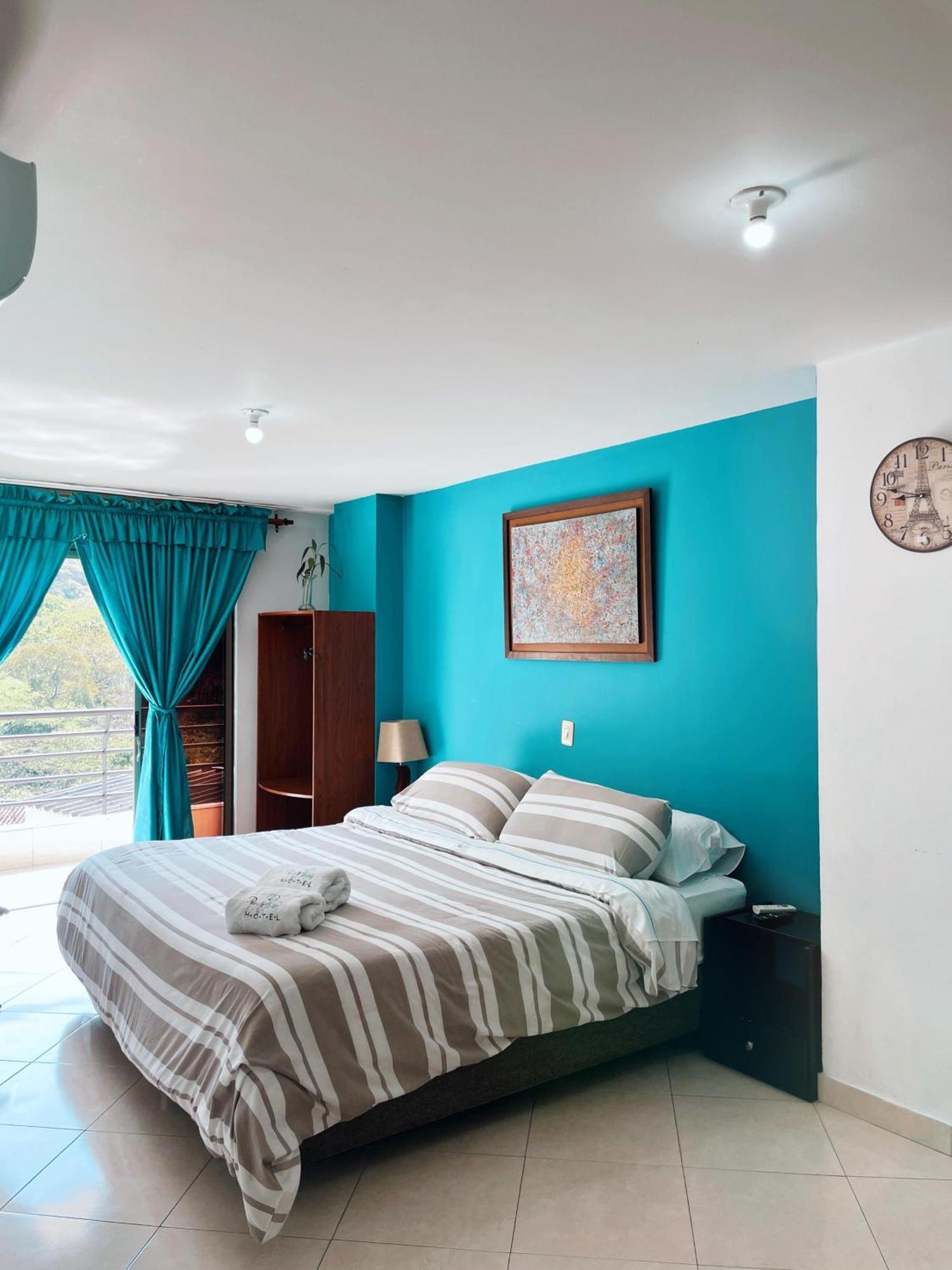Hotel Puerto Bahia Сан Хил Екстериор снимка