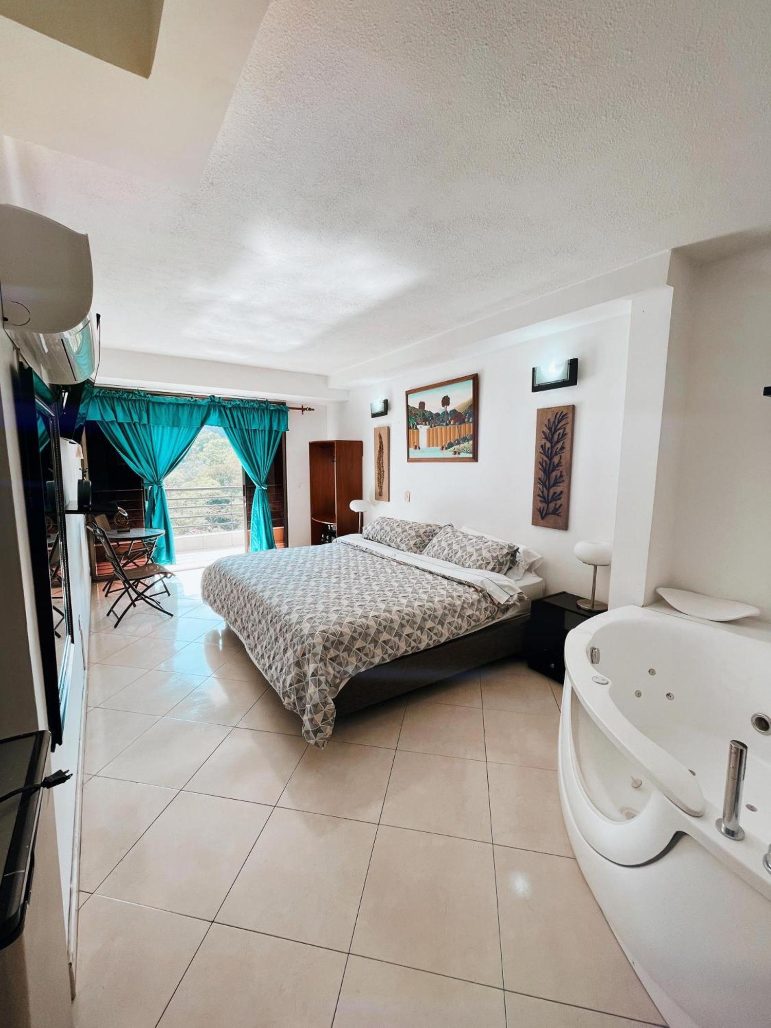 Hotel Puerto Bahia Сан Хил Екстериор снимка