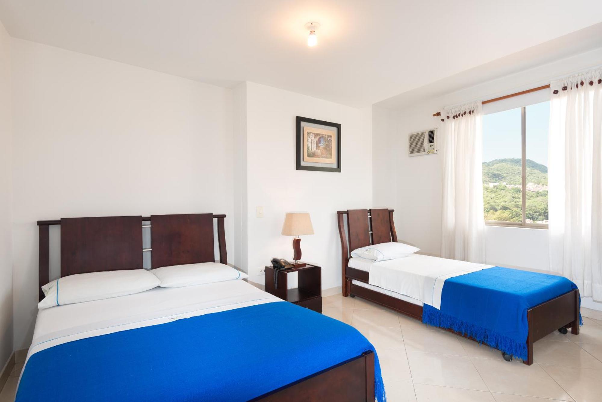 Hotel Puerto Bahia Сан Хил Екстериор снимка