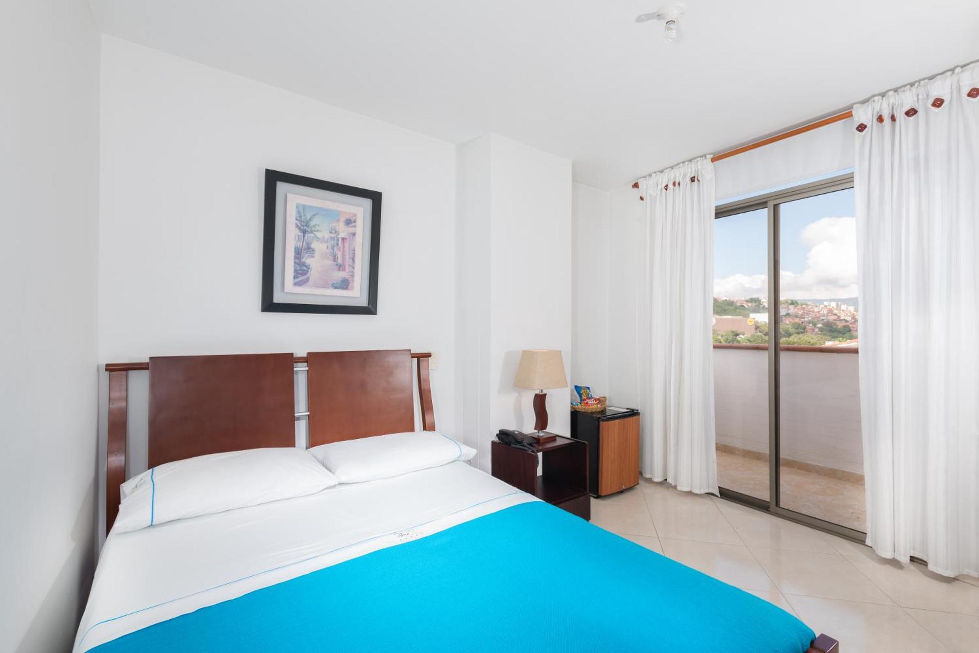 Hotel Puerto Bahia Сан Хил Екстериор снимка