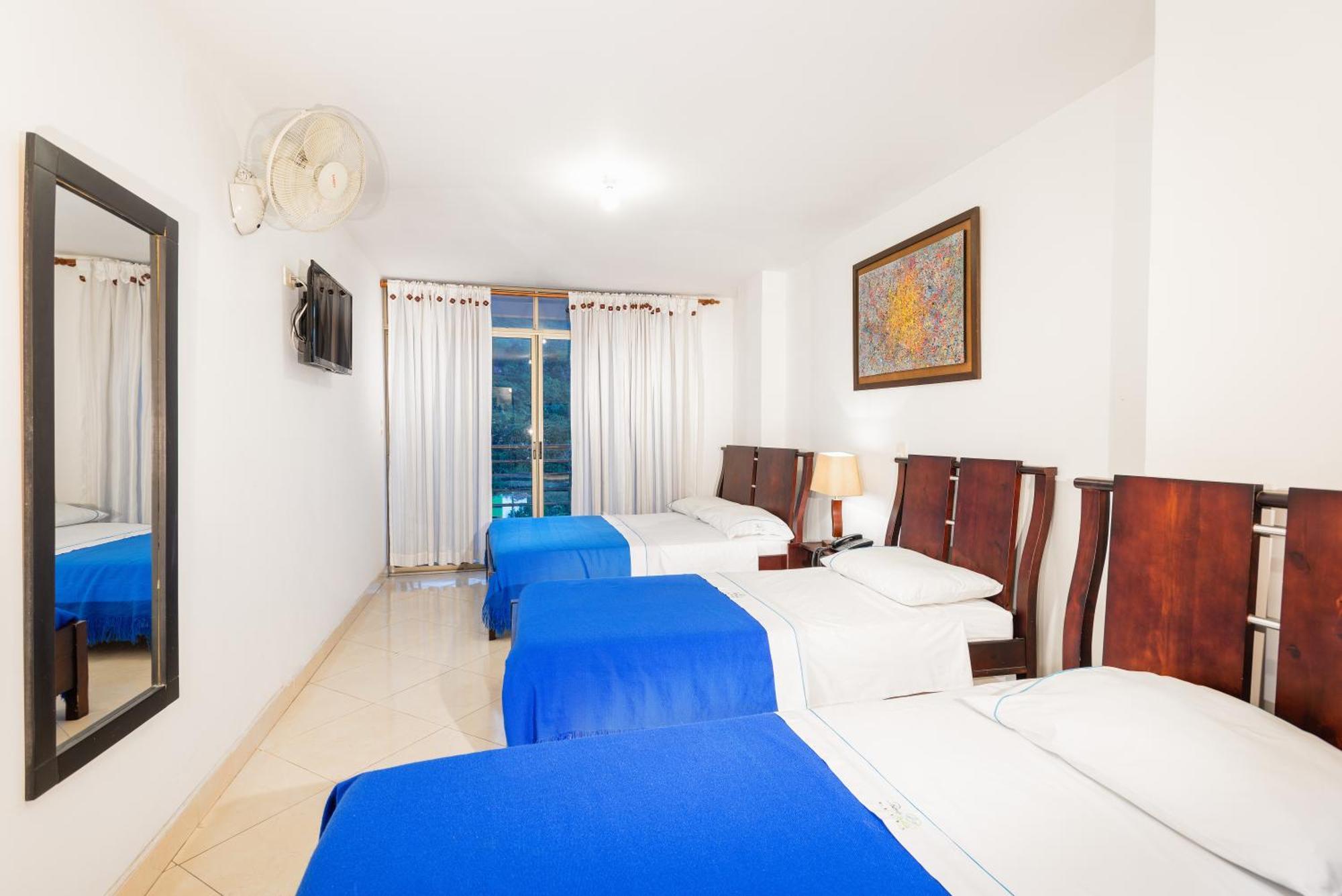 Hotel Puerto Bahia Сан Хил Екстериор снимка