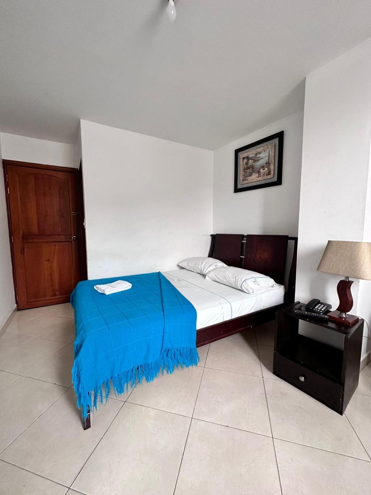 Hotel Puerto Bahia Сан Хил Екстериор снимка