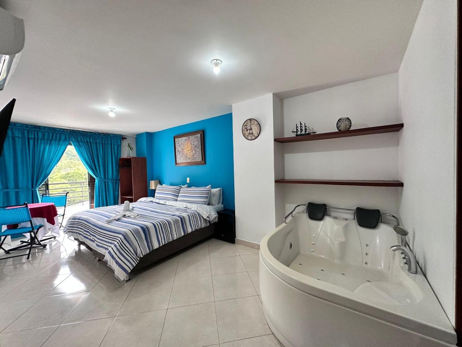 Hotel Puerto Bahia Сан Хил Екстериор снимка