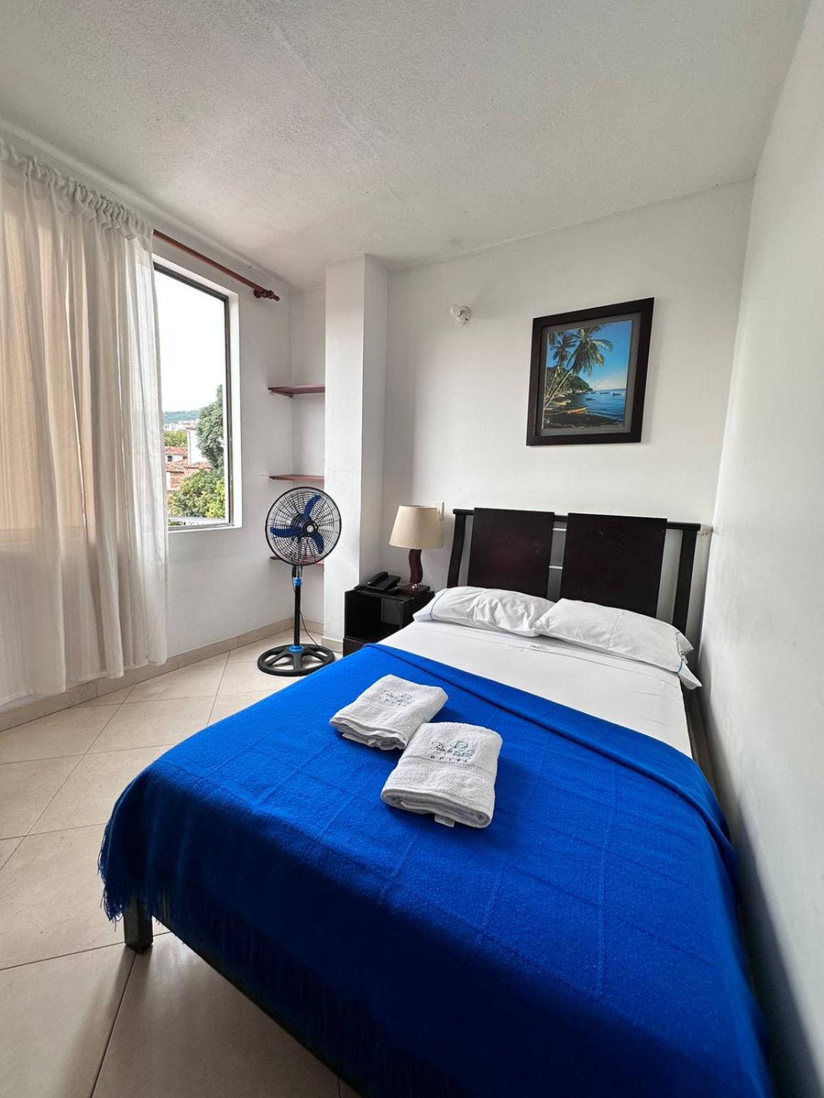 Hotel Puerto Bahia Сан Хил Екстериор снимка