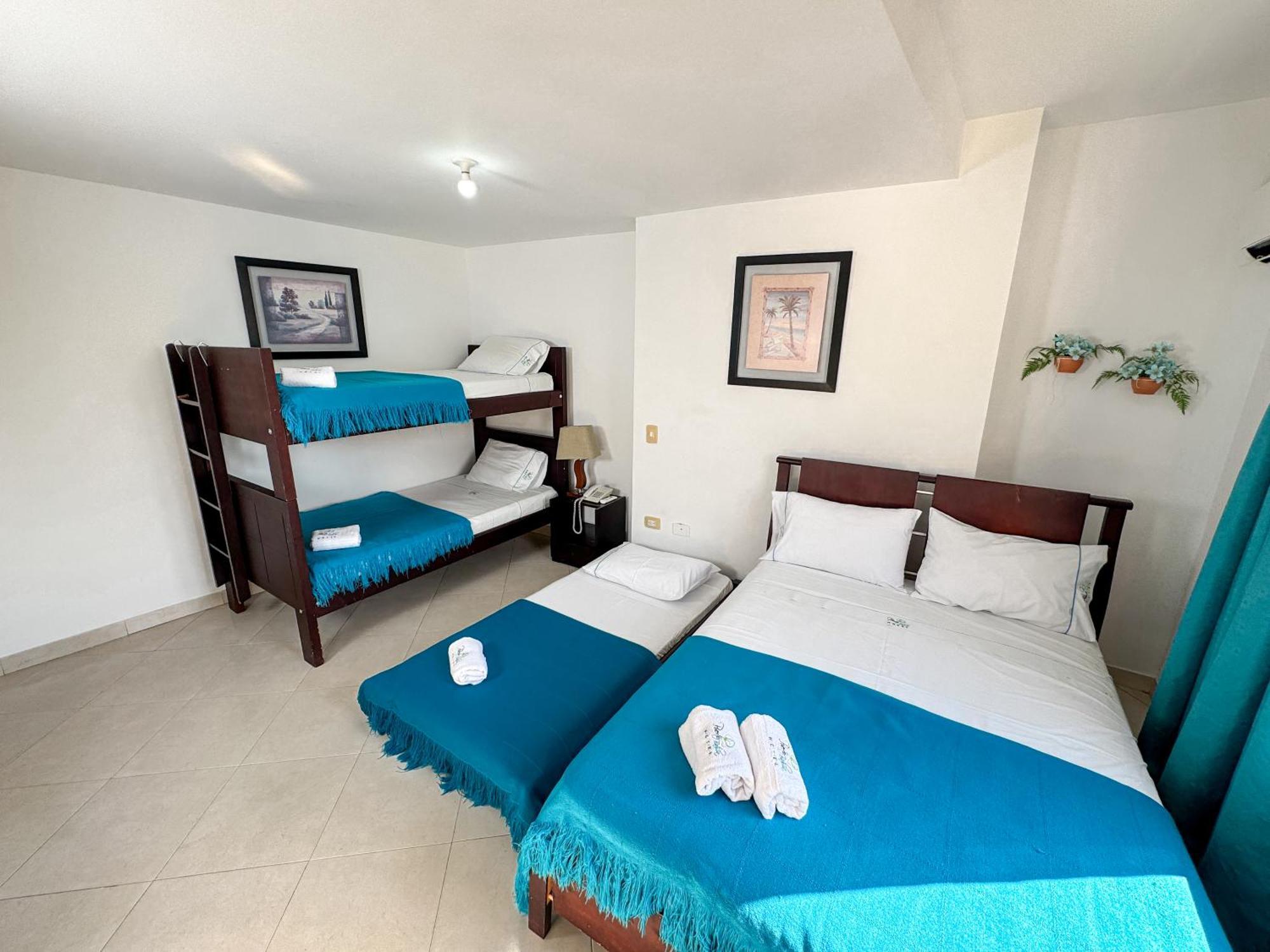 Hotel Puerto Bahia Сан Хил Екстериор снимка