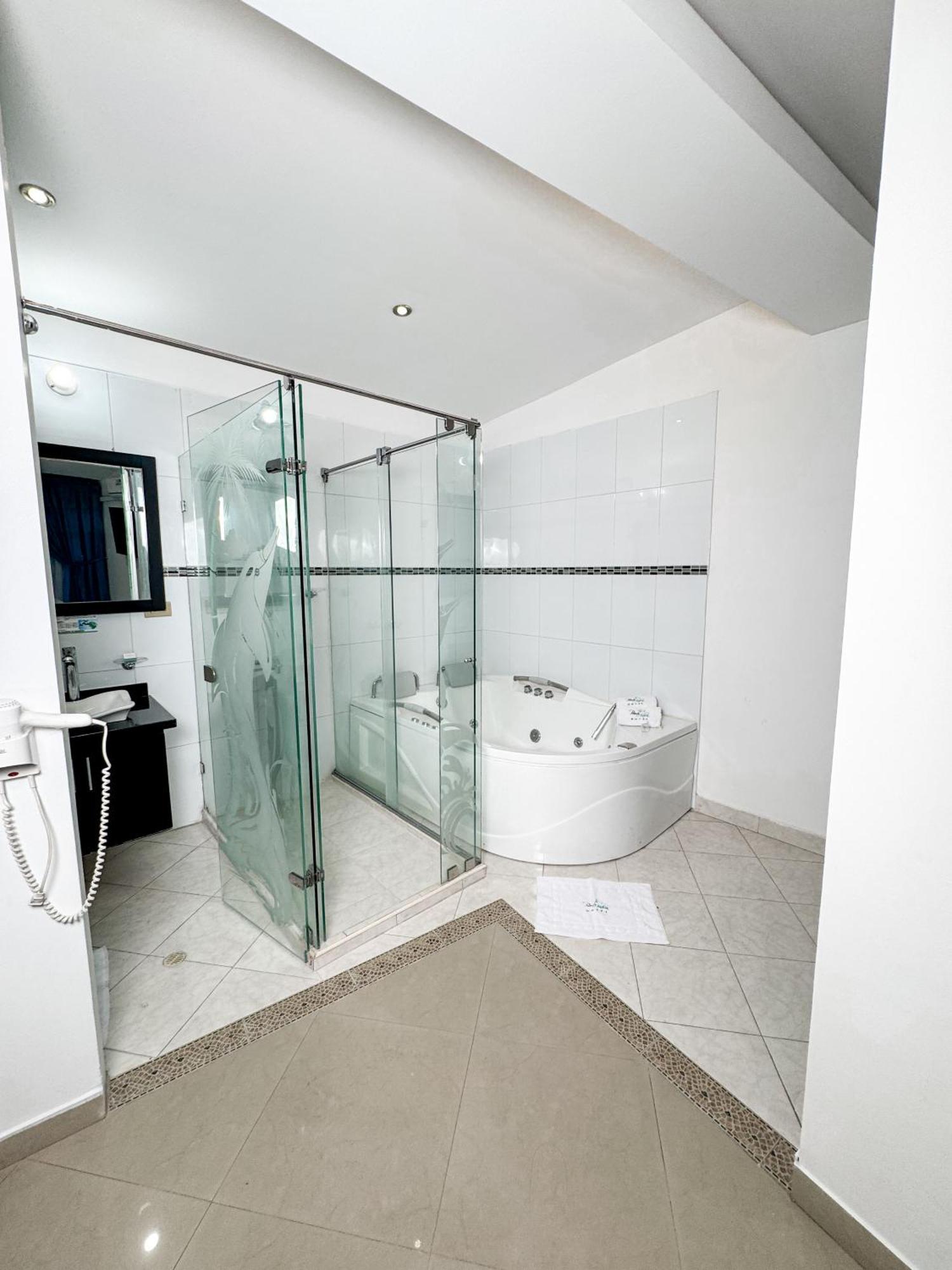 Hotel Puerto Bahia Сан Хил Екстериор снимка