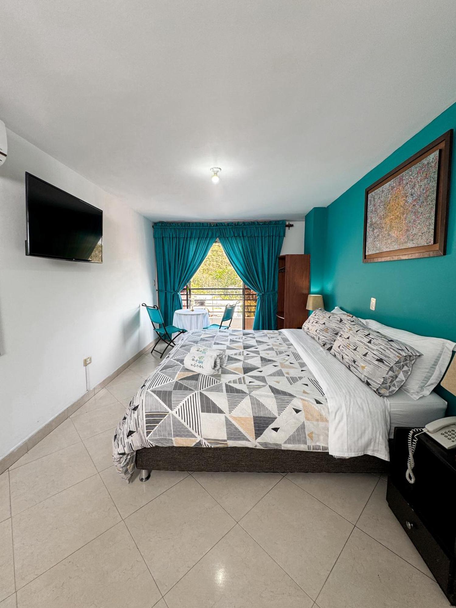 Hotel Puerto Bahia Сан Хил Екстериор снимка