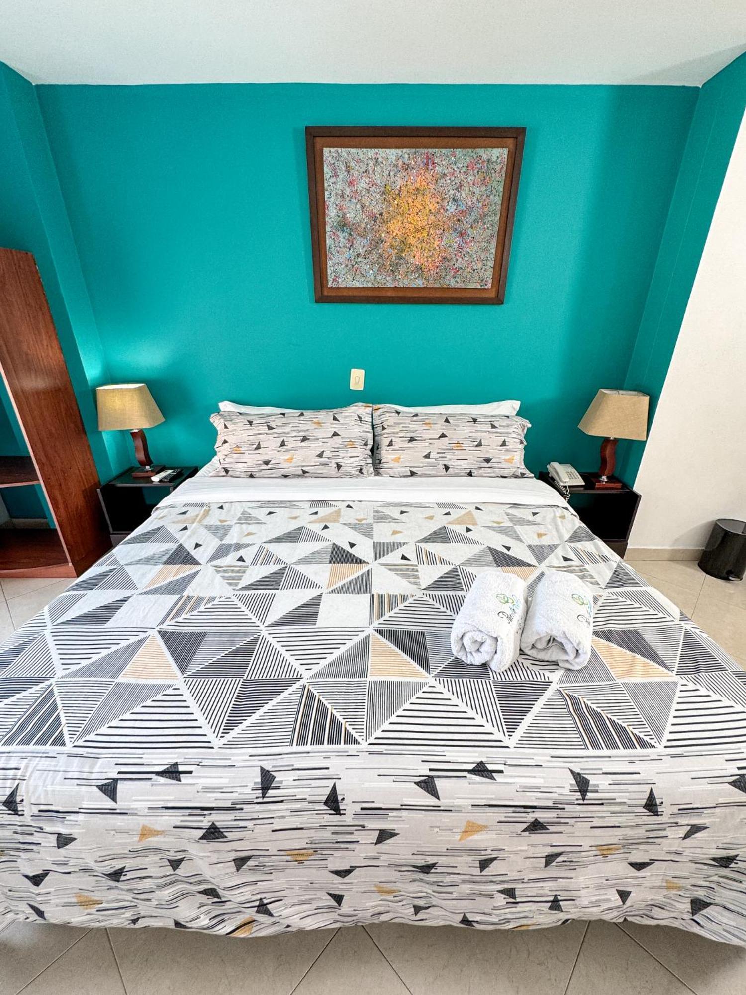 Hotel Puerto Bahia Сан Хил Екстериор снимка