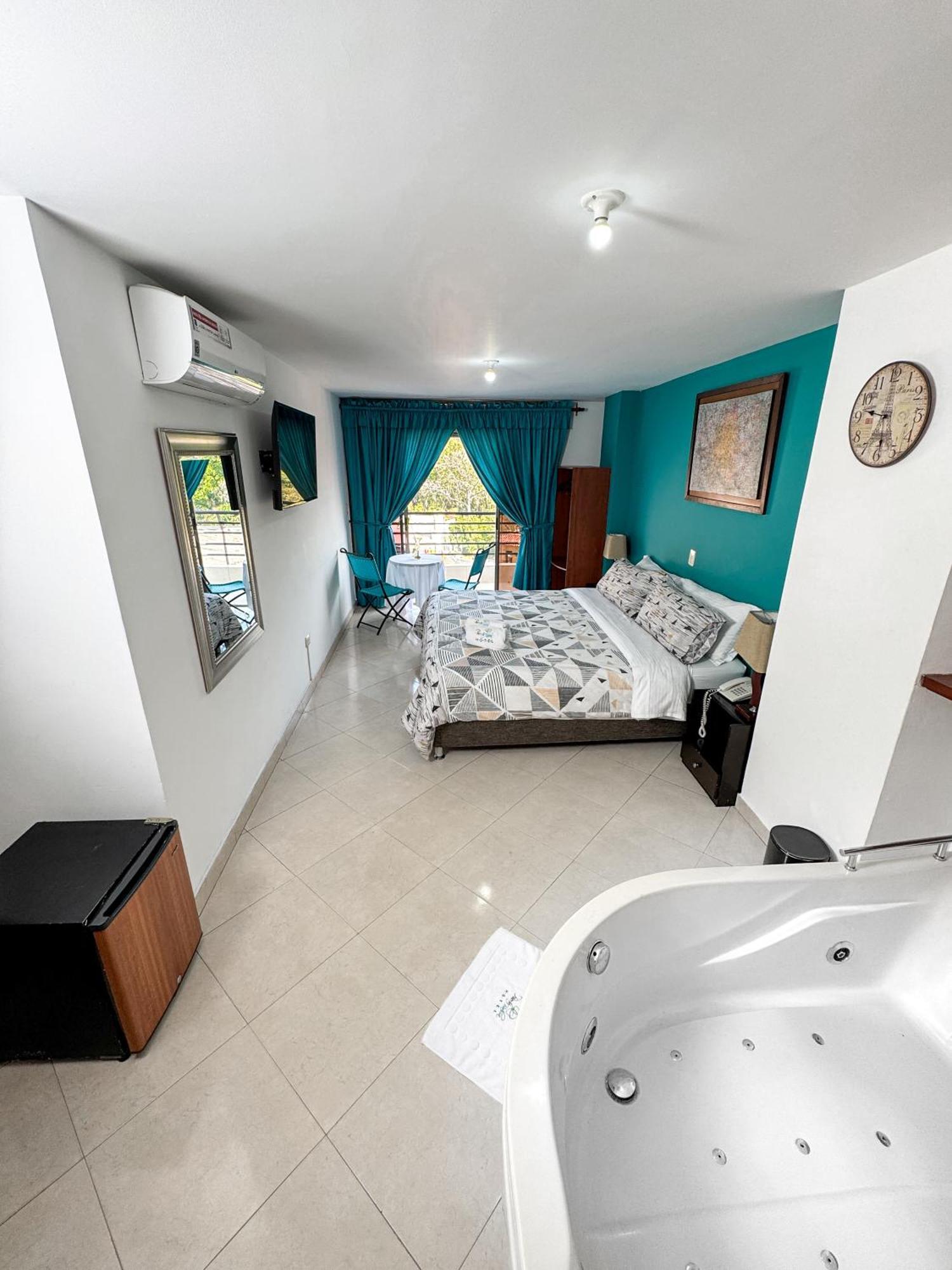 Hotel Puerto Bahia Сан Хил Екстериор снимка