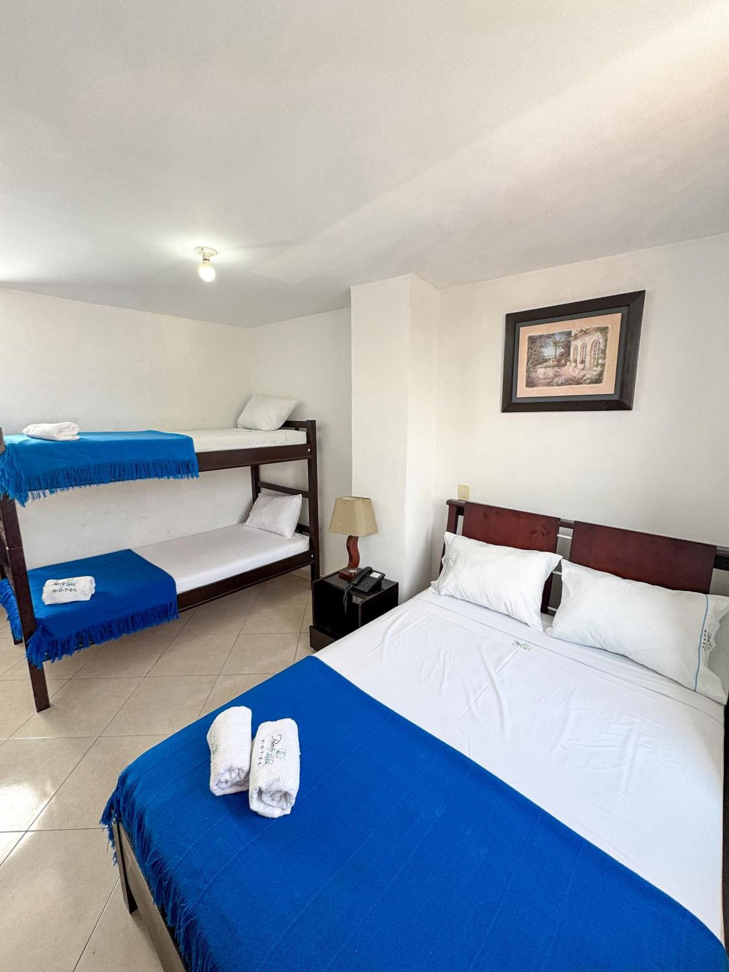 Hotel Puerto Bahia Сан Хил Екстериор снимка