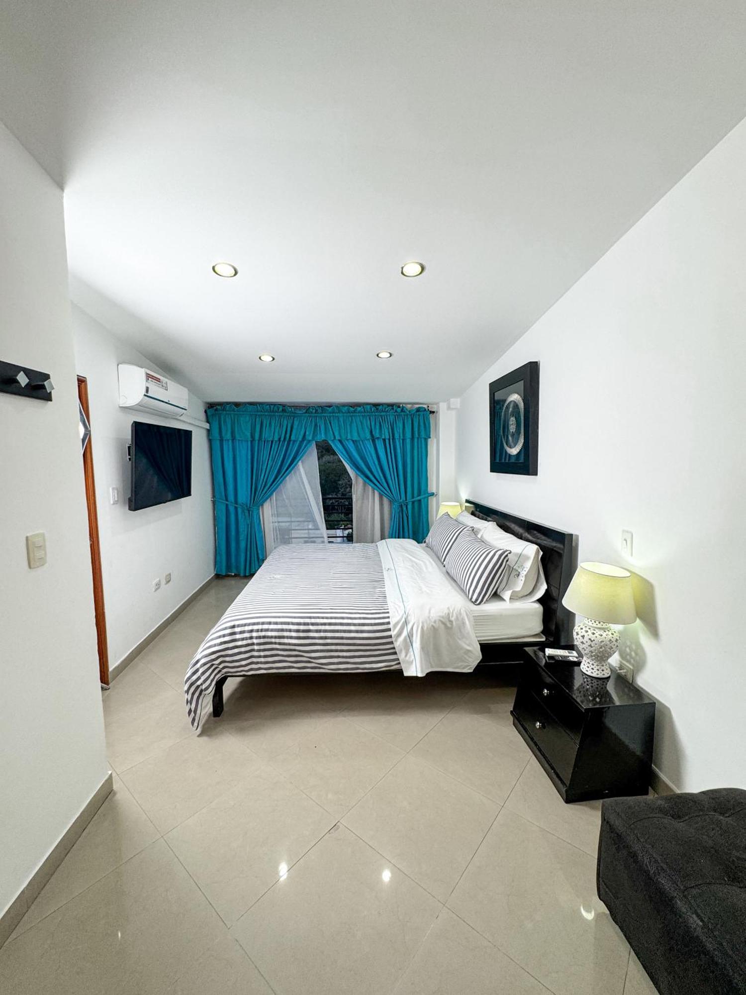 Hotel Puerto Bahia Сан Хил Екстериор снимка