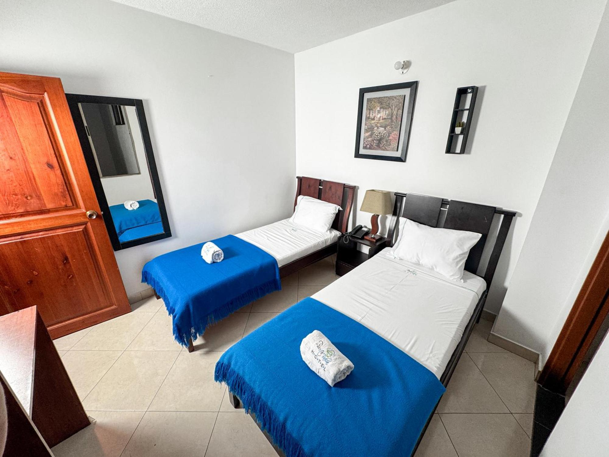 Hotel Puerto Bahia Сан Хил Екстериор снимка